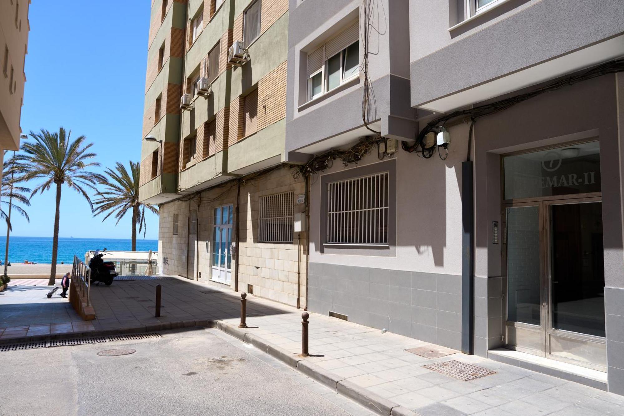 Paseo Maritimo - A Estrenar, A Pie De Playa, Con 2 Banos Almería